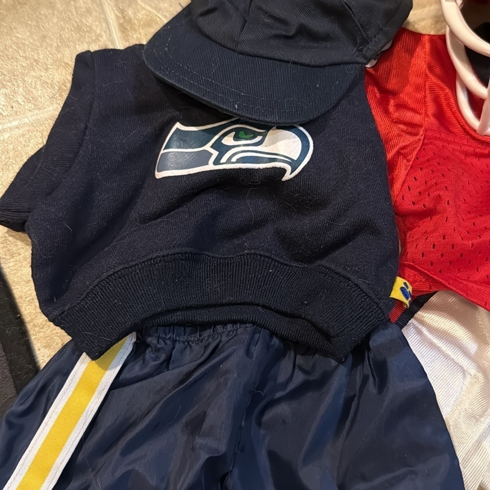 Football Lot ๐ - Picture 3 of 3